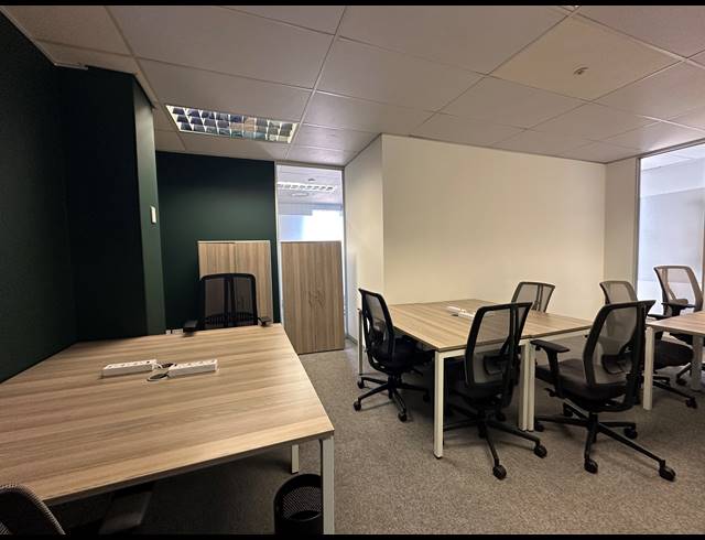40M² CO-WORKING SPACE TO LET IN DIE HOEWES